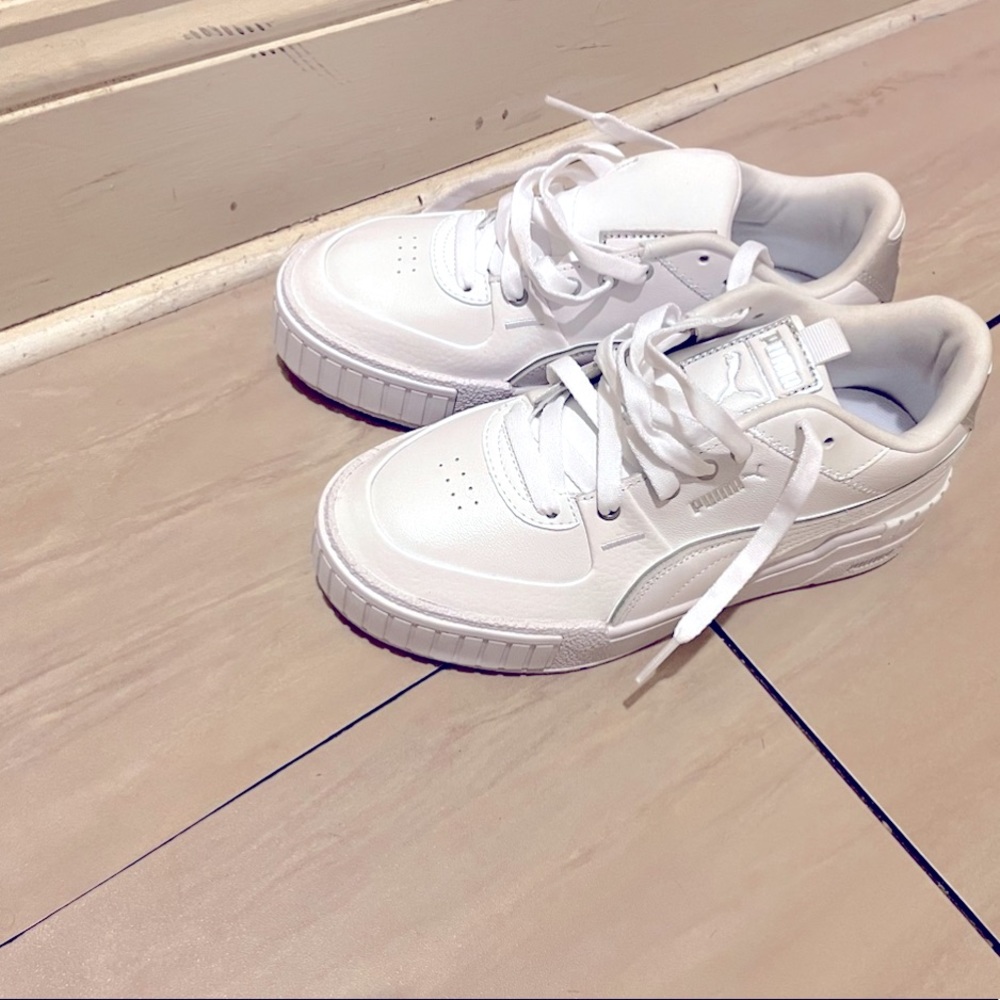White puma classics sneakers.